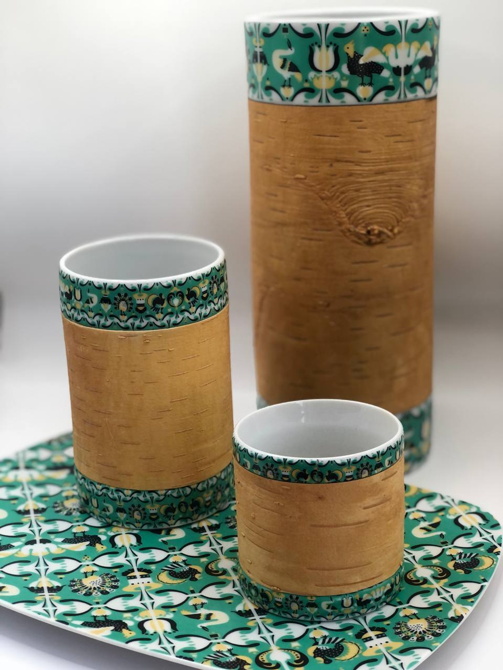 Ваза фарфоровая с берестой. Коллекция  Изразец Коломенское. Цветы. Бревно (Log).