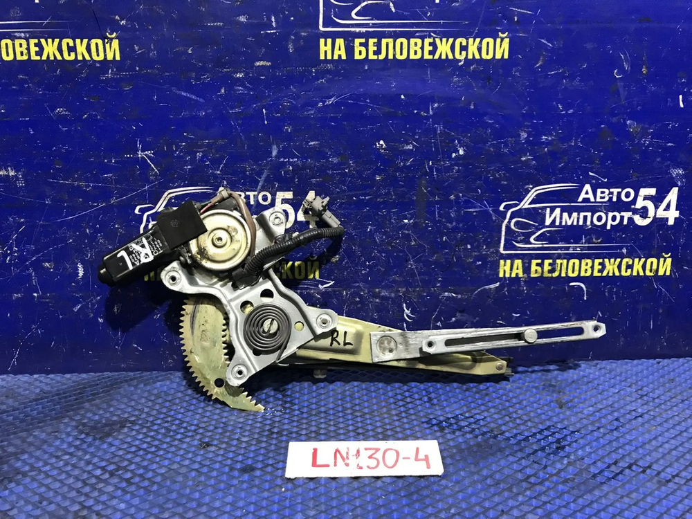 Стеклоподъемник задний левый TOYOTA HILUX SURF 1992