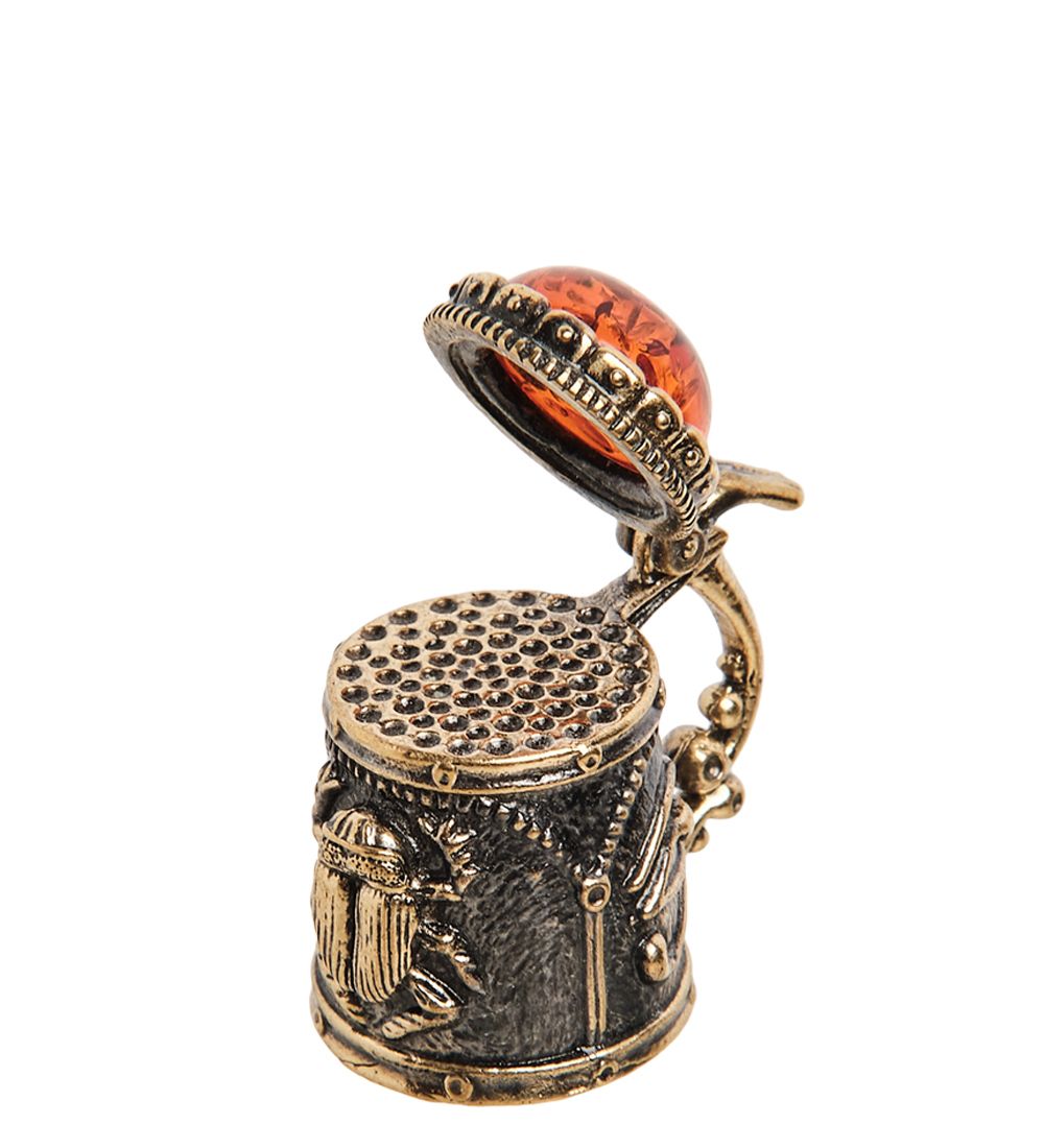 AM- 628 Наперсток «Кружка скарабей» (латунь, янтарь)