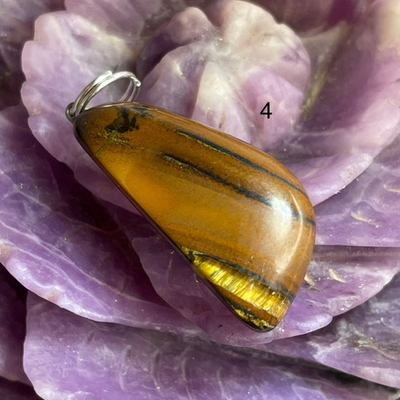 53984  Тигровый глаз Кулон Галтовка долька 28-30мм