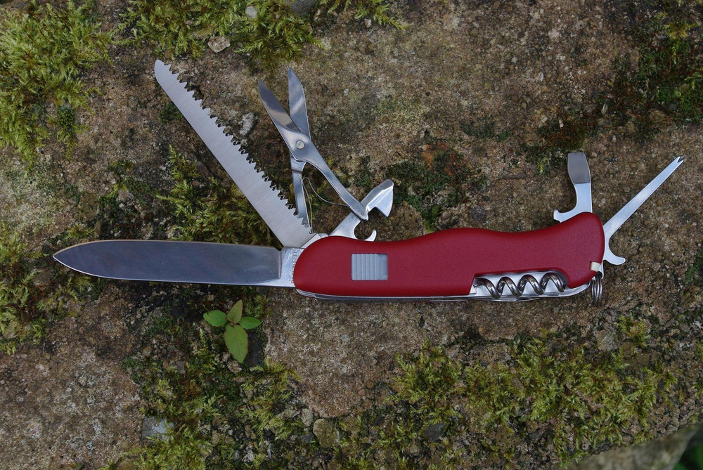 Нож Victorinox Outrider красный, 0.9023