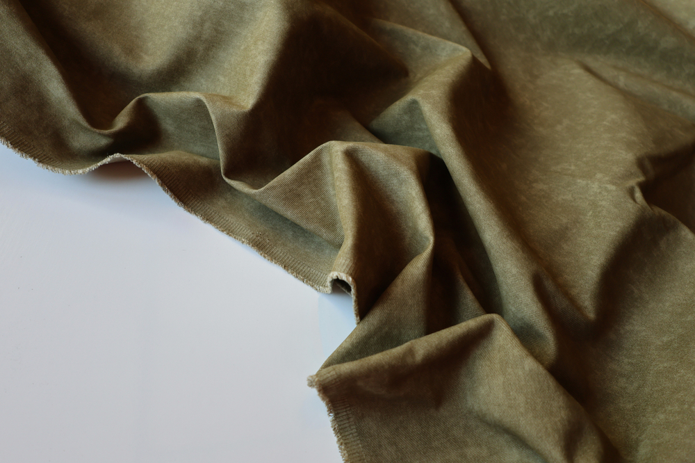 ХАКИ - Хлопок твил ВАРЕНКА с ВЕЛЮР-ЭФФЕКТОМ (1362 Евгения) (к0 маленькие дырочки от кромки 5см)