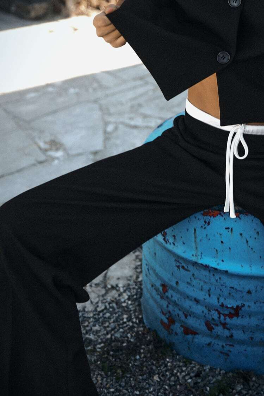 ZARA БРЮКИ-БОКСЕРЫ С КОНТРАСТНОЙ ДЕТАЛЬЮ, ЧЕРНЫЙ