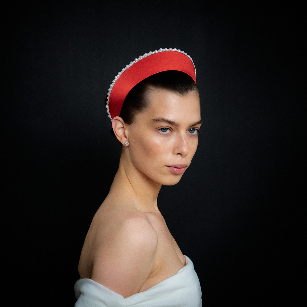 Кокошник красный с жемчужным декором