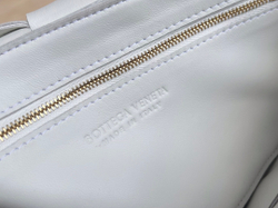 Bottega Veneta Cassette 23 cm
