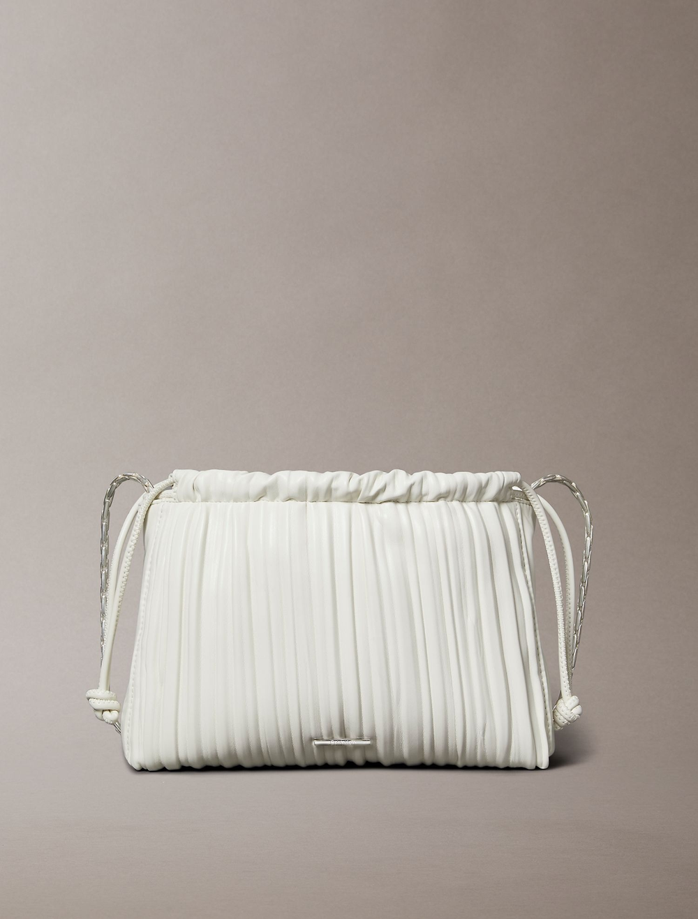 Сумка Calvin Klein Plisse Drawstring Crossbody Bag Lily White