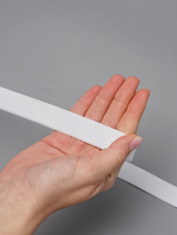 Резинка бретелечная кипельно-белая глянцевая ширина 20 мм