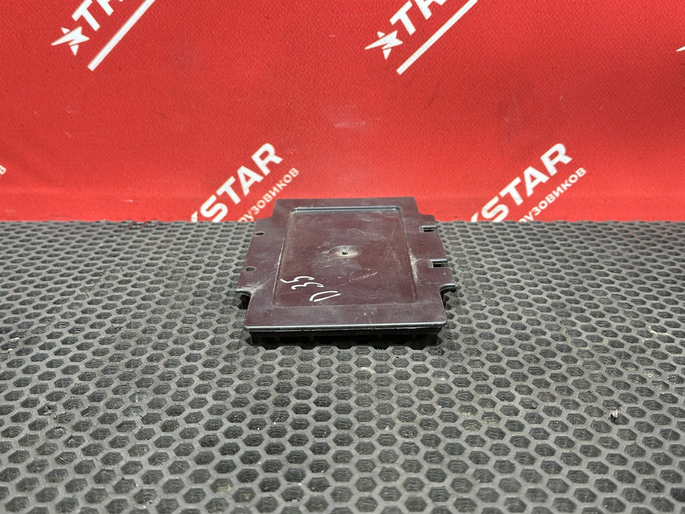 Крышка блока силовых предохранителей