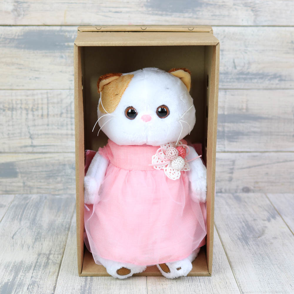 Кошечка Ли-Ли в платье с вязаными ягодками