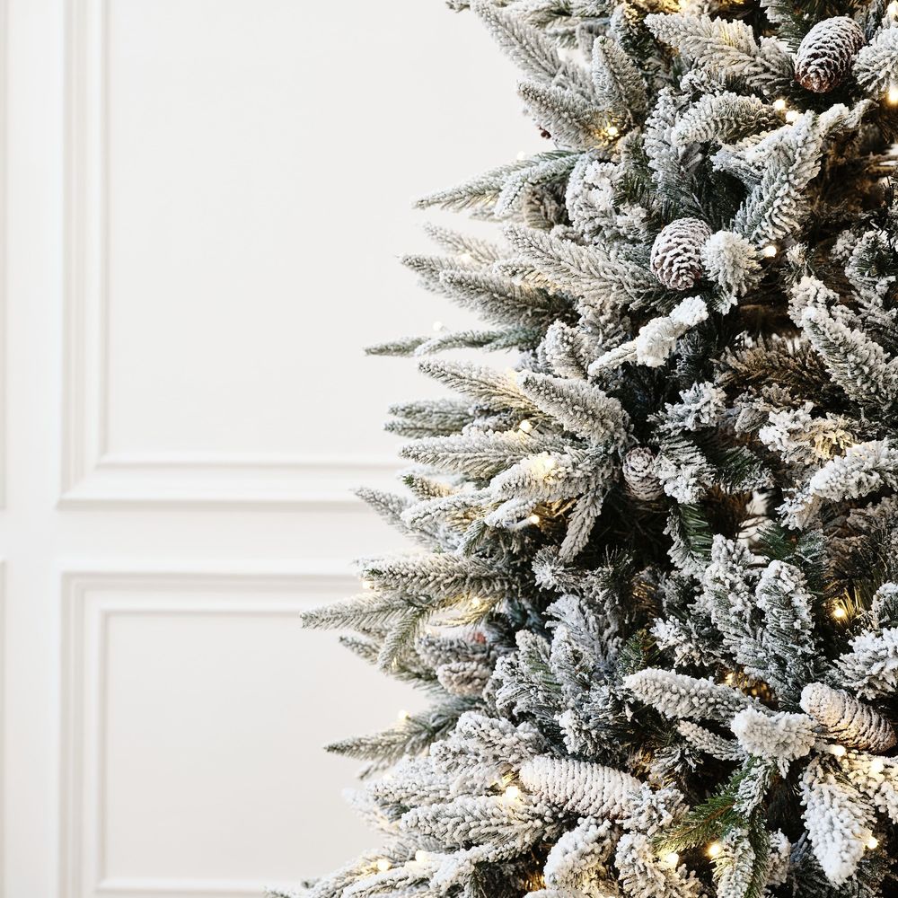 Заснеженная елка с гирляндой встроенной «ile Grande» (Литая+пвх) от 1,8 м до 2,4 м