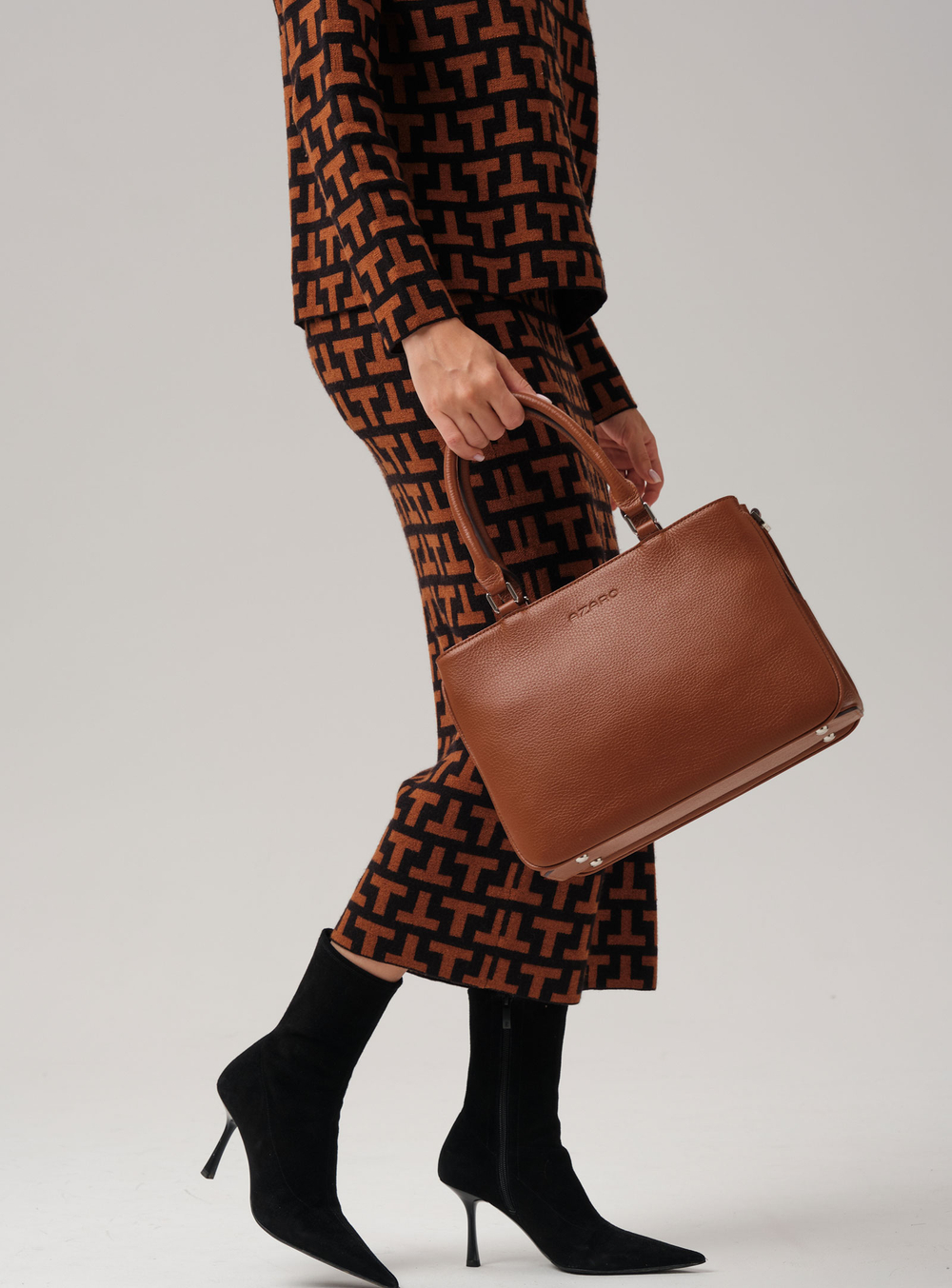 Кожаная сумка Deboro 30640 фундук