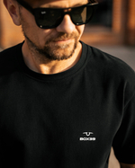 Футболка черная с лого на груди L