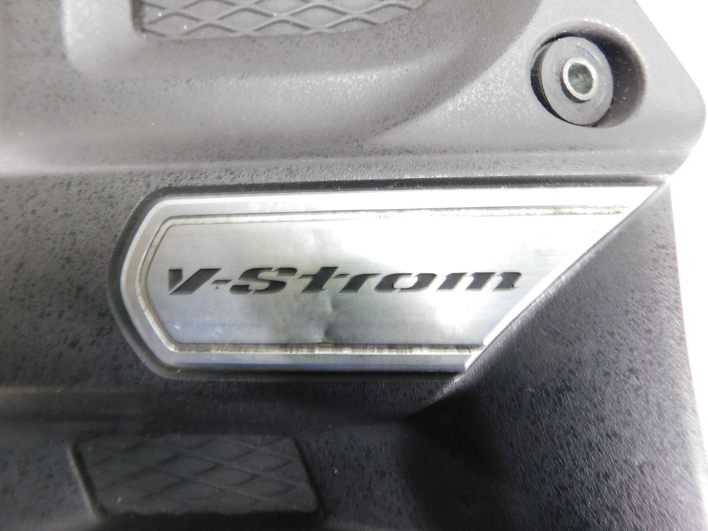 Пластик боковой левый Suzuki V-Strom 650 DL650A VP56A 94481-11J1