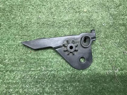 Кронштейн фары правый Genesis G80 (2016-2020)