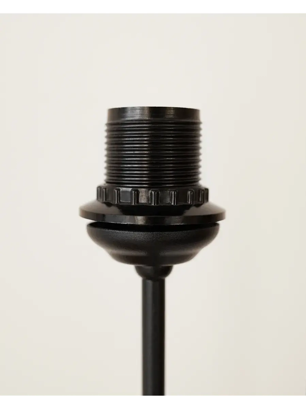 Торшер напольный с абажуром в гостиную современный