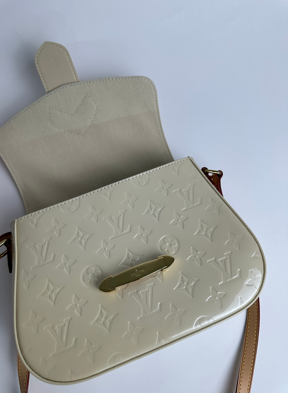 Сумка Louis Vuitton White Monogram Vernis Bellflower