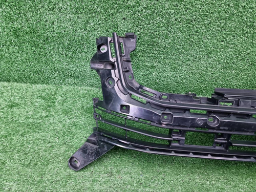 Решетка переднего бампера Land Cruiser 300 (21-нв)