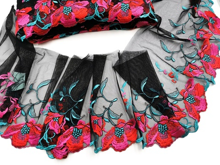 Вышивка на сетке, 19,5 см, ПРАВАЯ, цветы на черном фоне (Артикул: VS-2024), м