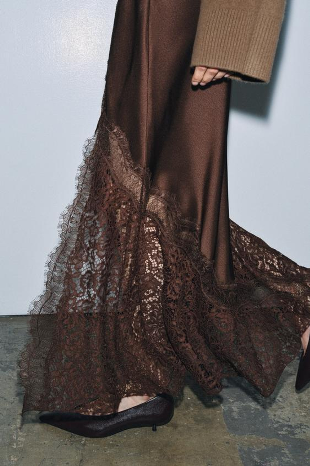 ZARA АТЛАСНАЯ ЮБКА С КРУЖЕВОМ ZW COLLECTION, КОРИЧНЕВЫЙ