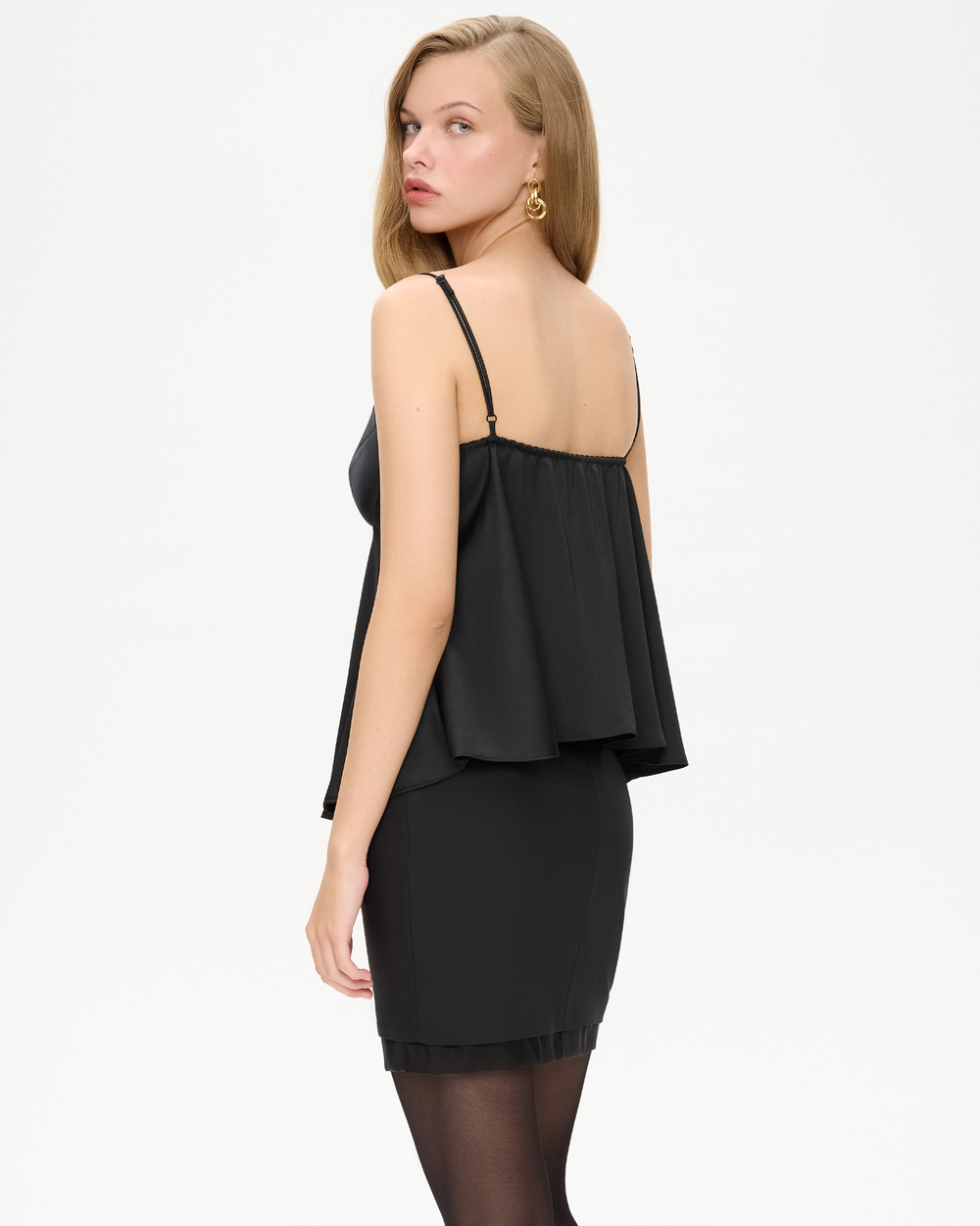 Топ на бретелях из сатина и кружева с вырезом