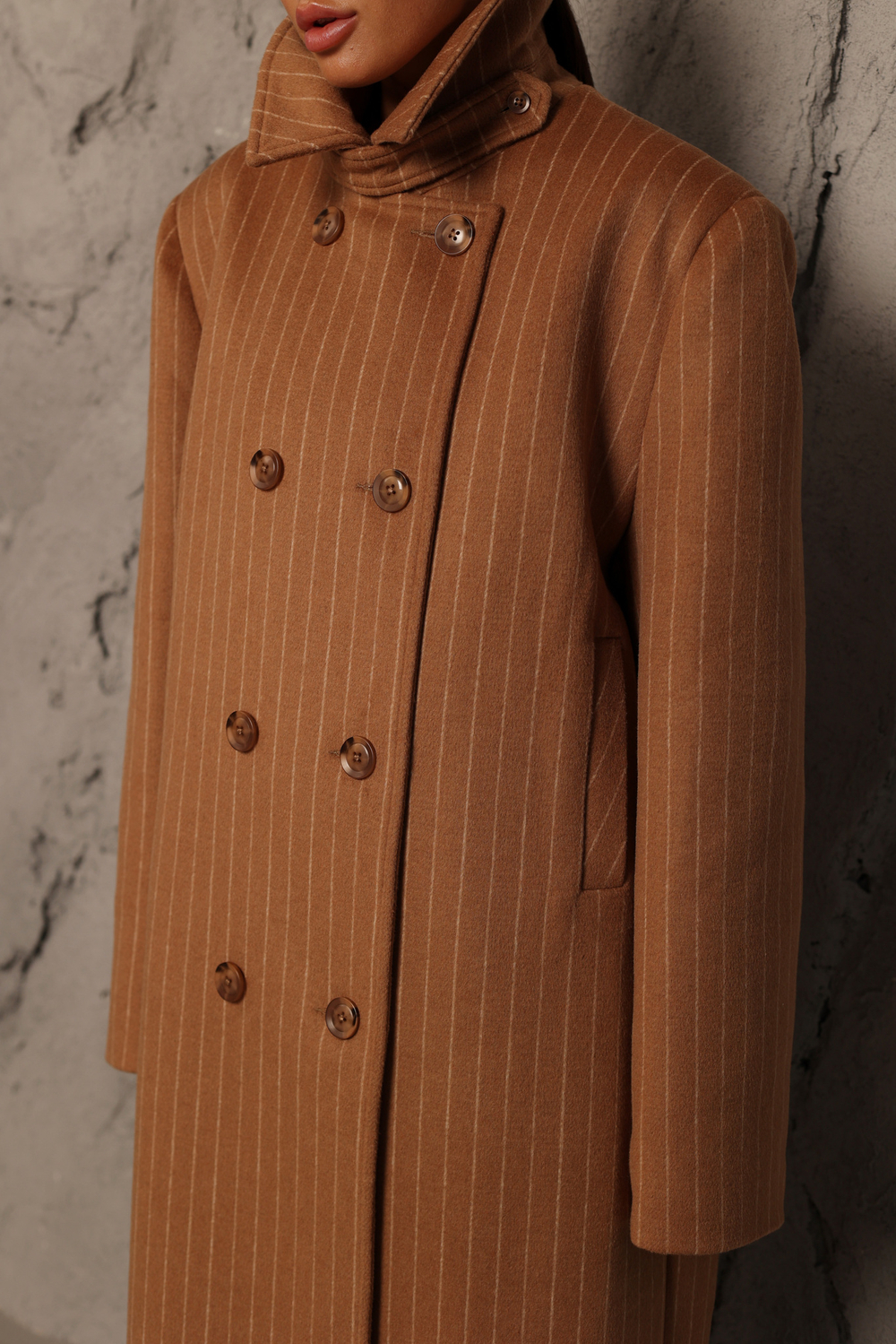 Двубортное пальто