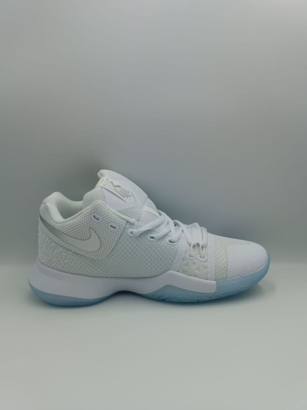 Kyrie 3 chrome hot sale