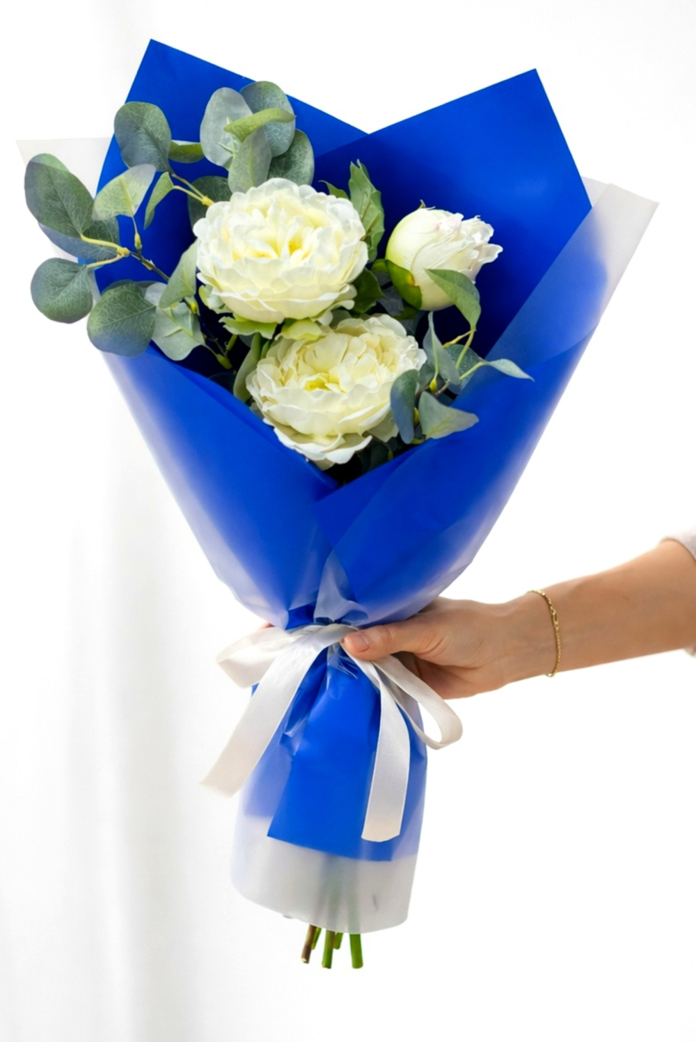 Быстросборная упаковка в пленке. Форма № 0.1 Под 3-9 ВЫСОКИХ тюльпанов или 3-5 роз. Цвет: прозрачная с СИНЕЙ пленкой.