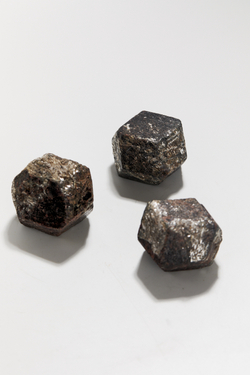 Альмандин (гранат) кристалл S