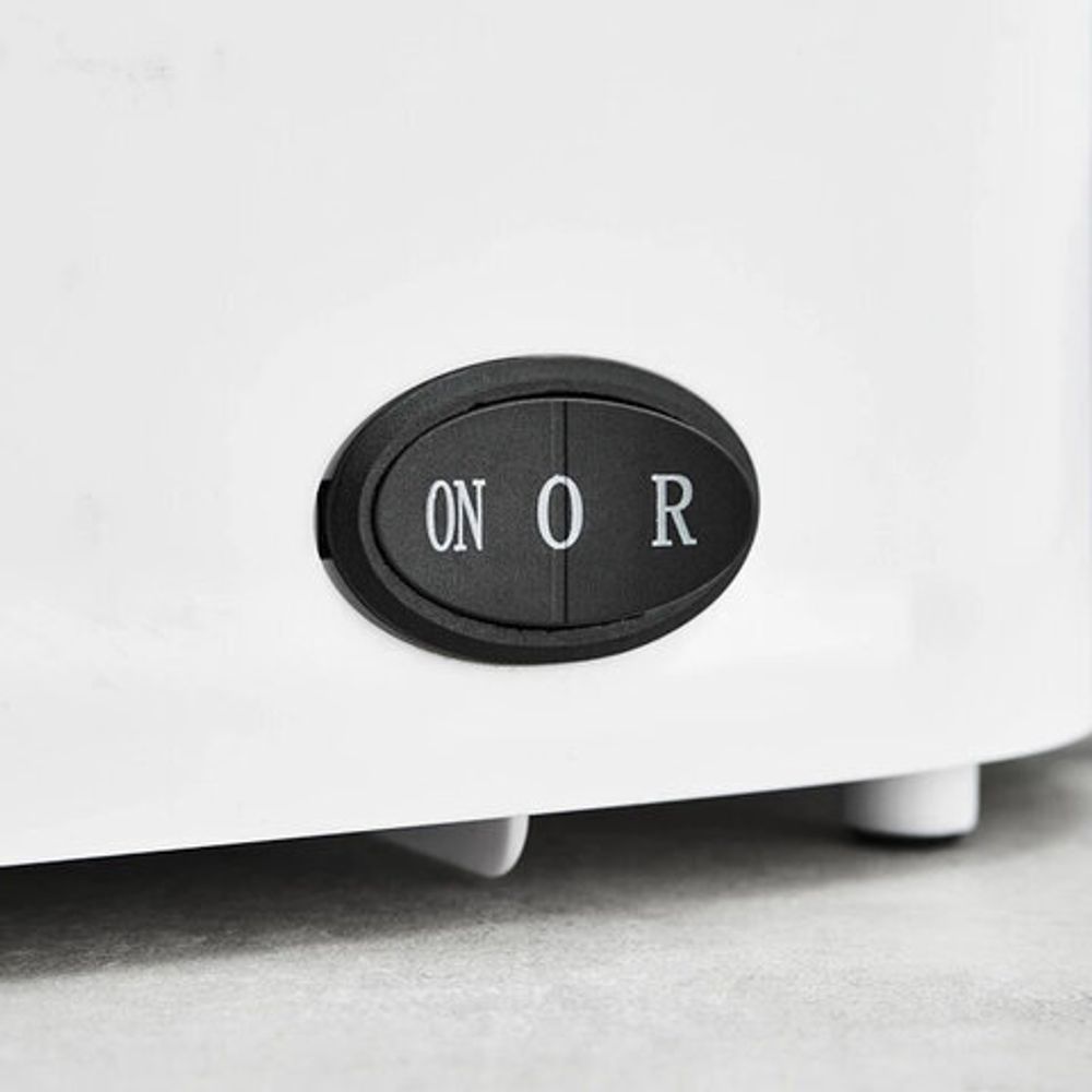 Мясорубка SCARLETT SC-MG45M20, 1800 Вт, производительность 2 кг/мин, 4 насадки, реверс, пластик, белая