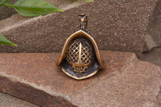 Бусина на темляк Шлем гладиатора от мастерской Крымская бронза