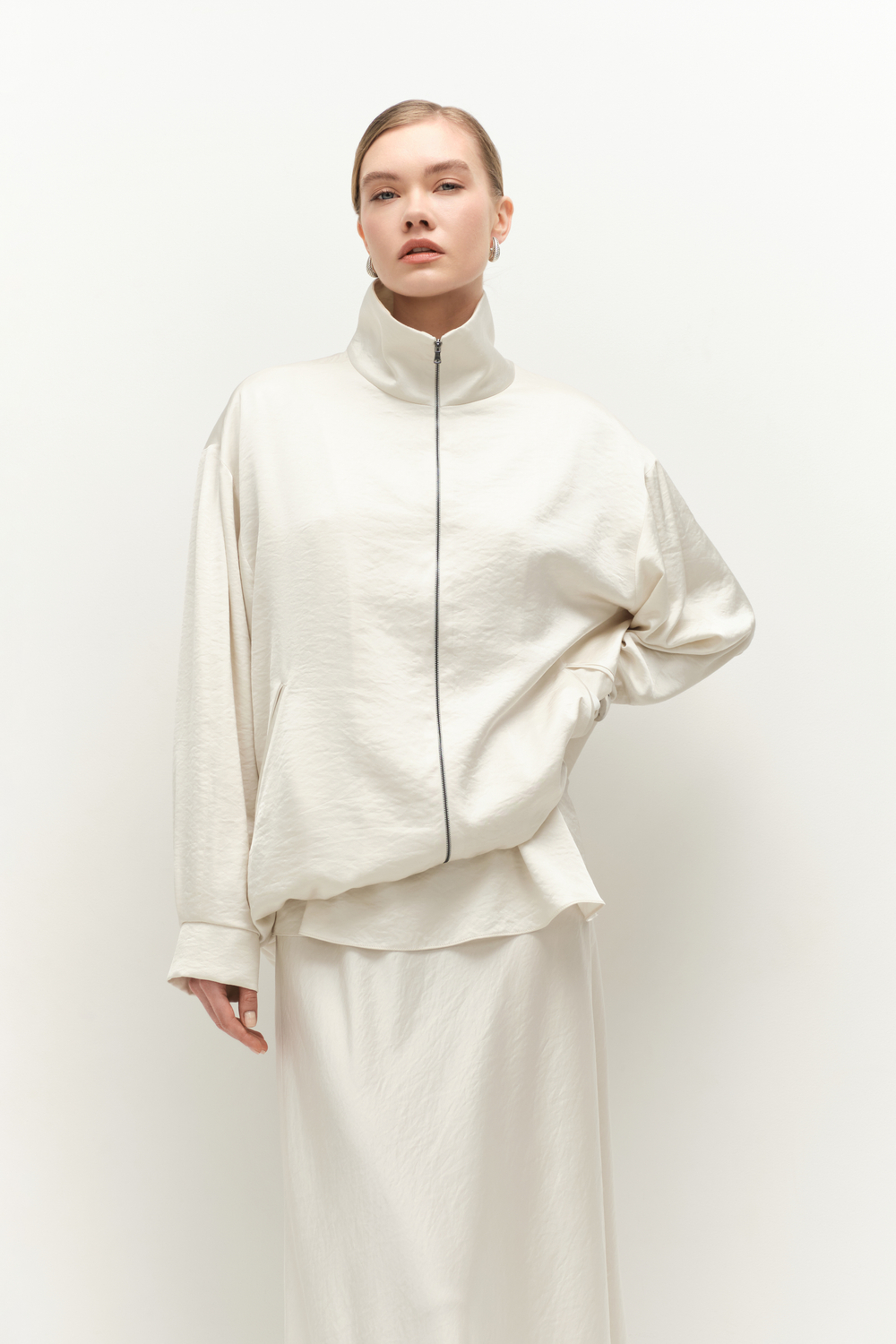 Бомбер струящийся