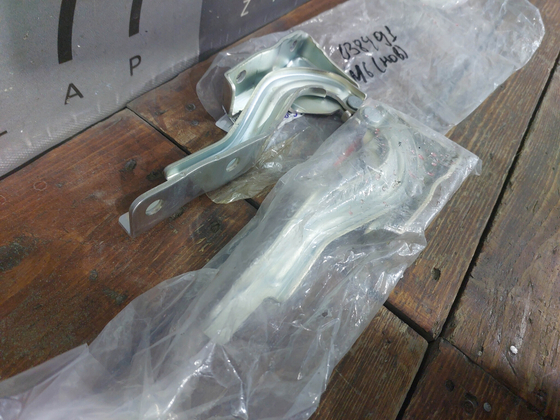 Петли капота комплект Haval M6 2 21-нв Новые Оригинал 8402300XKZ0YA