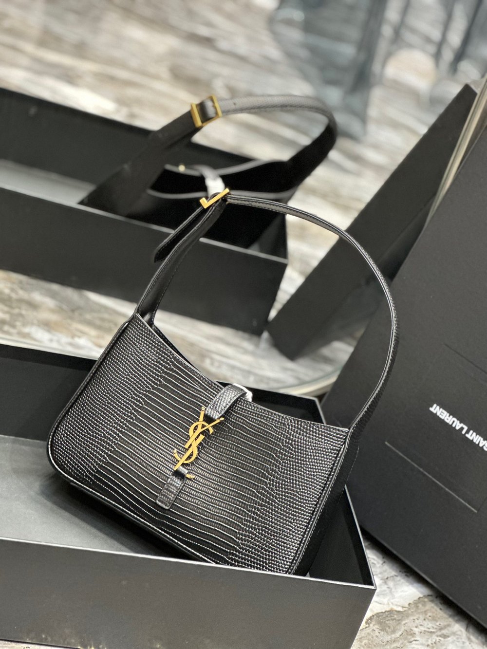 Saint Laurent Le 5 à 7 Hobo Bag
