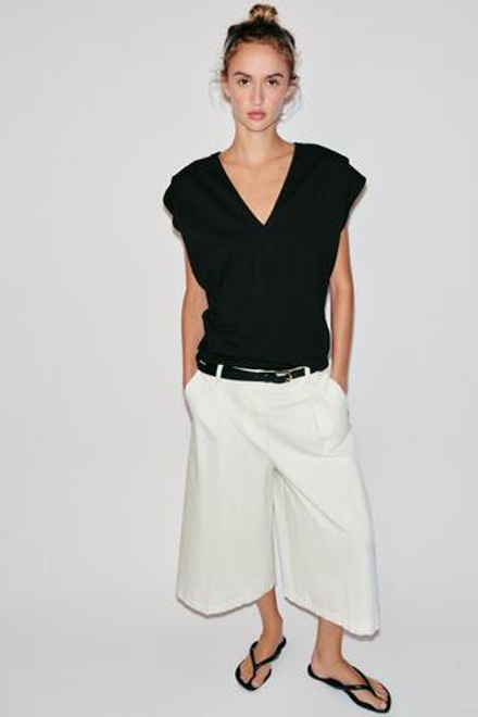 ZARA ХЛОПКОВАЯ ФУТБОЛКА С V-ОБРАЗНЫМ ВЫРЕЗОМ, ЧЕРНЫЙ