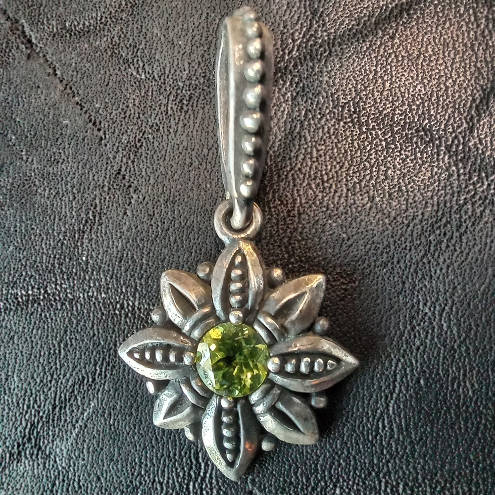 Подвеска.  Огнецвет