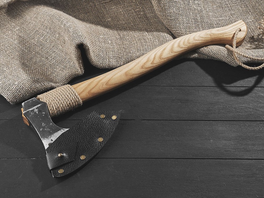 Кованый топор "Сыну от отца", рукоять ясень