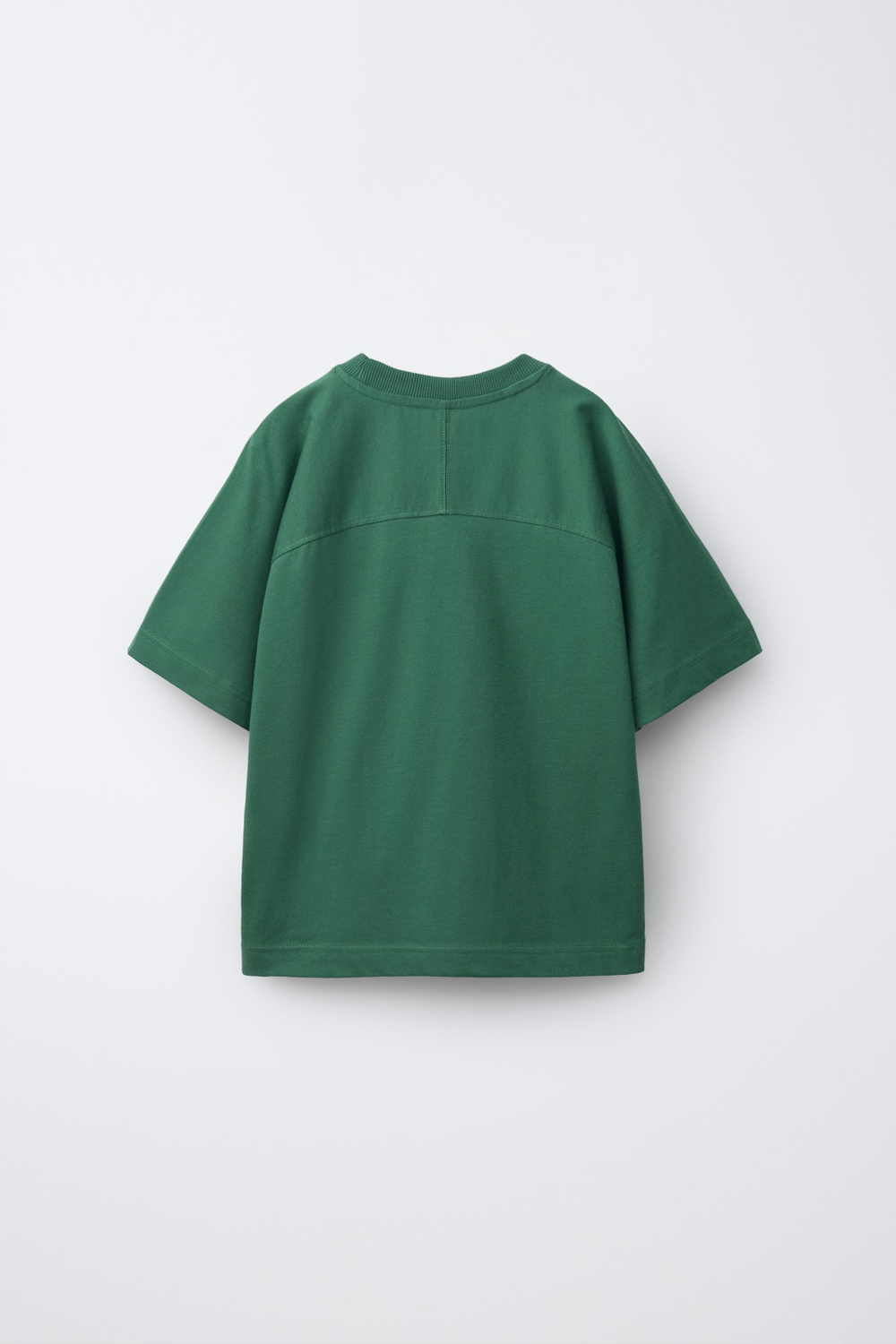 ZARA КОМПЛЕКТ ИЗ ФУТБОЛКИ И ШОРТОВ, МЯГКИЙ ЗЕЛЕНЫЙ