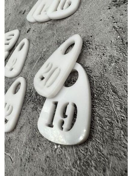 Номерки для гардероба прорезные