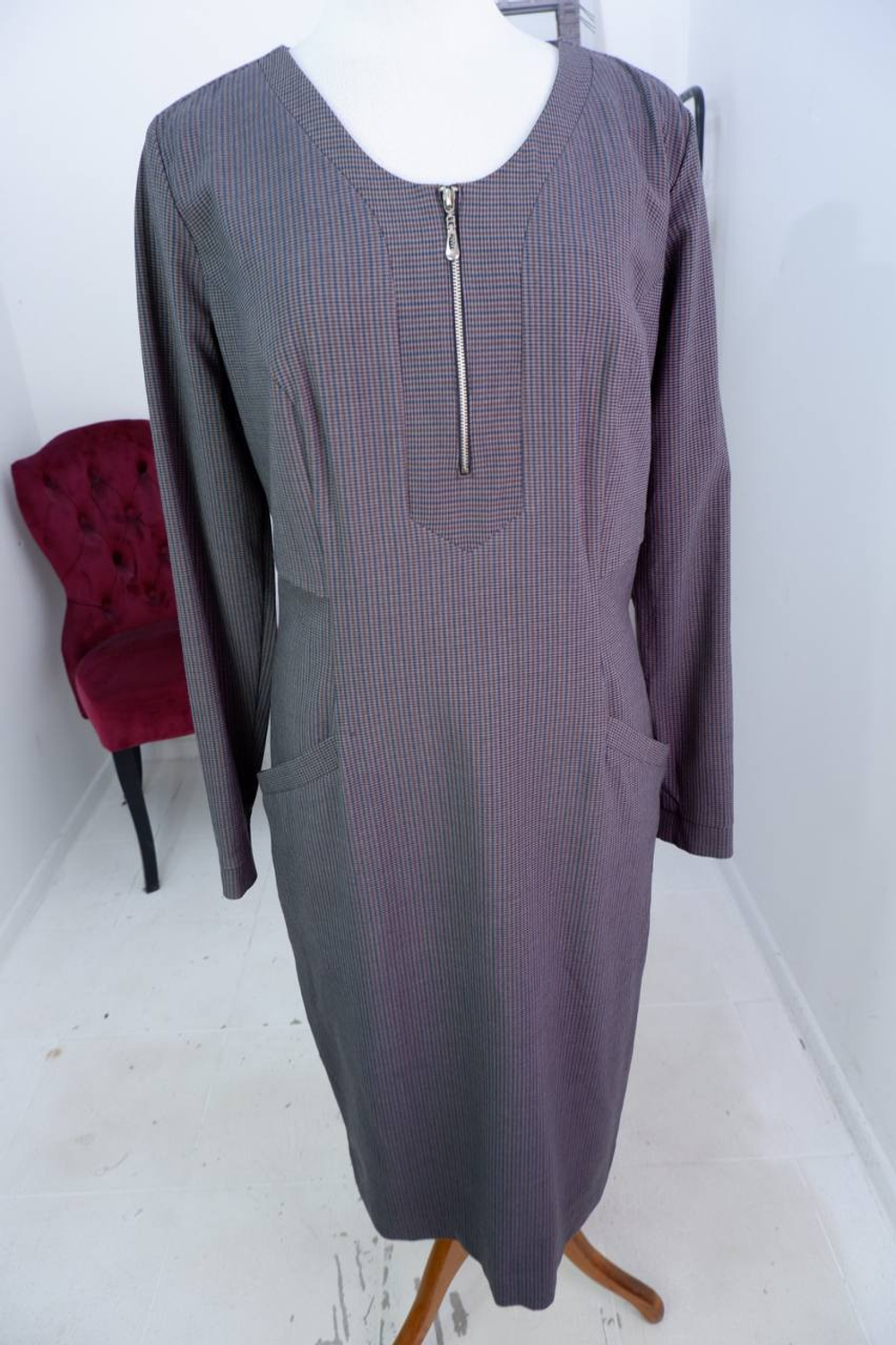 Платье Magda для офисного образа, визуально на 46 размер, новое