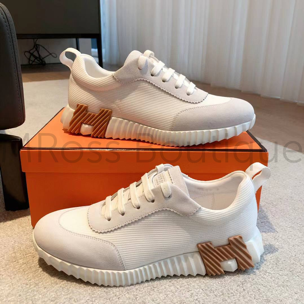 Женские кроссовки Hermes Bouncing белого цвета с черными и коричневыми буквами на подошве