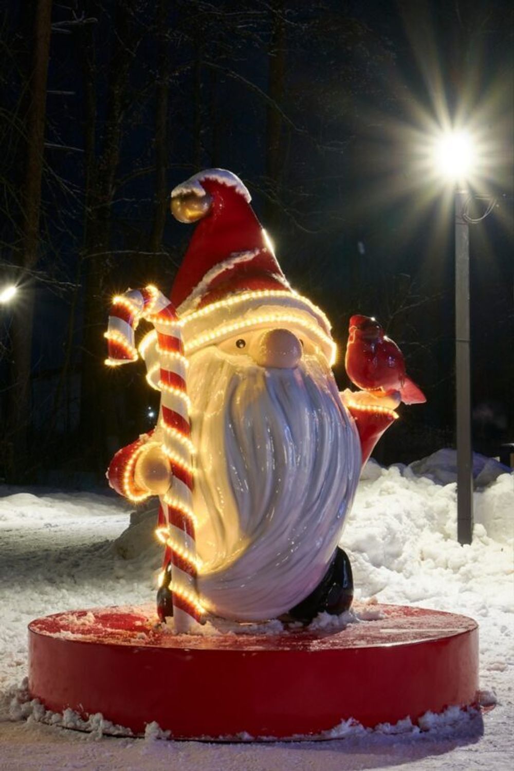 уличная фигура Гном с птицей