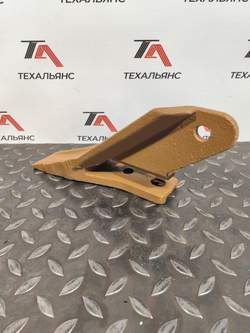 Зуб болтовой боковой левый E11 L