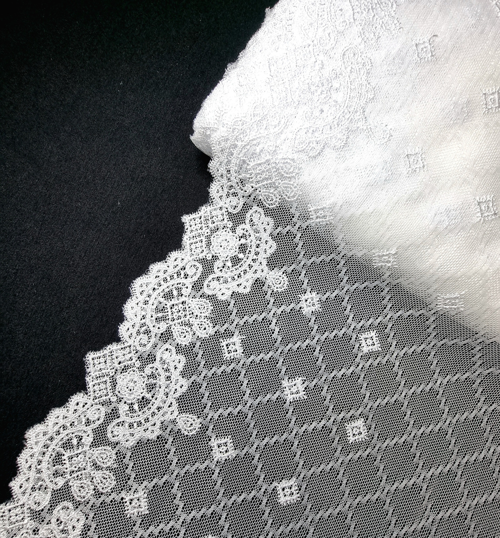 Вышивка на сетке белая К136