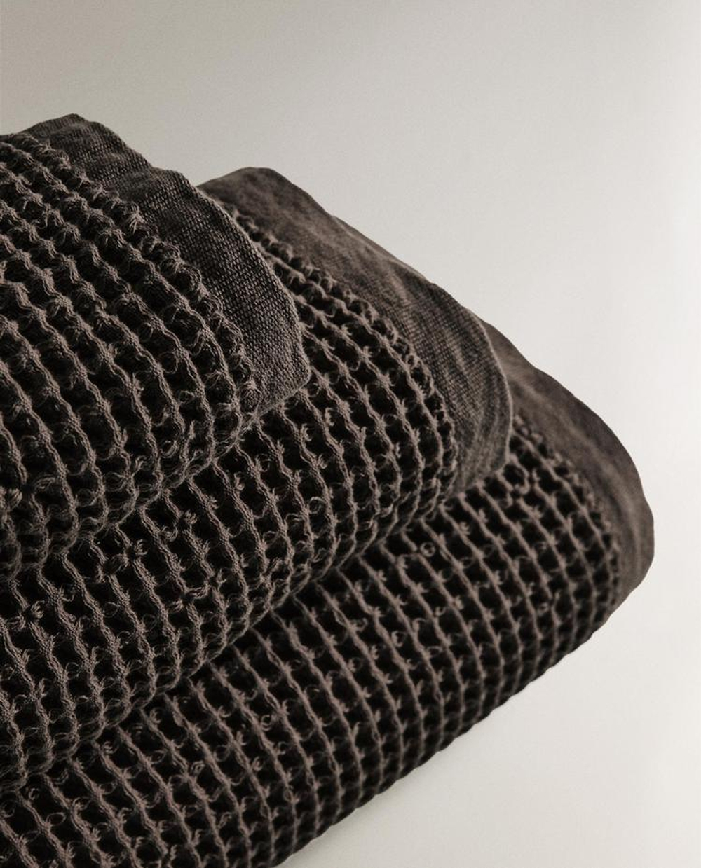 ZARA HOME ВАФЕЛЬНОЕ БАННОЕ ПОЛОТЕНЦЕ, КОРИЧНЕВЫЙ