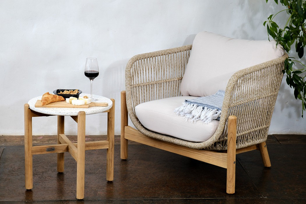 Боковой стол из тика Joygarden ТАЛАРА, бело-серый