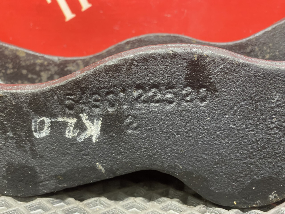 Кронштейн траверсы передней левый 2020г