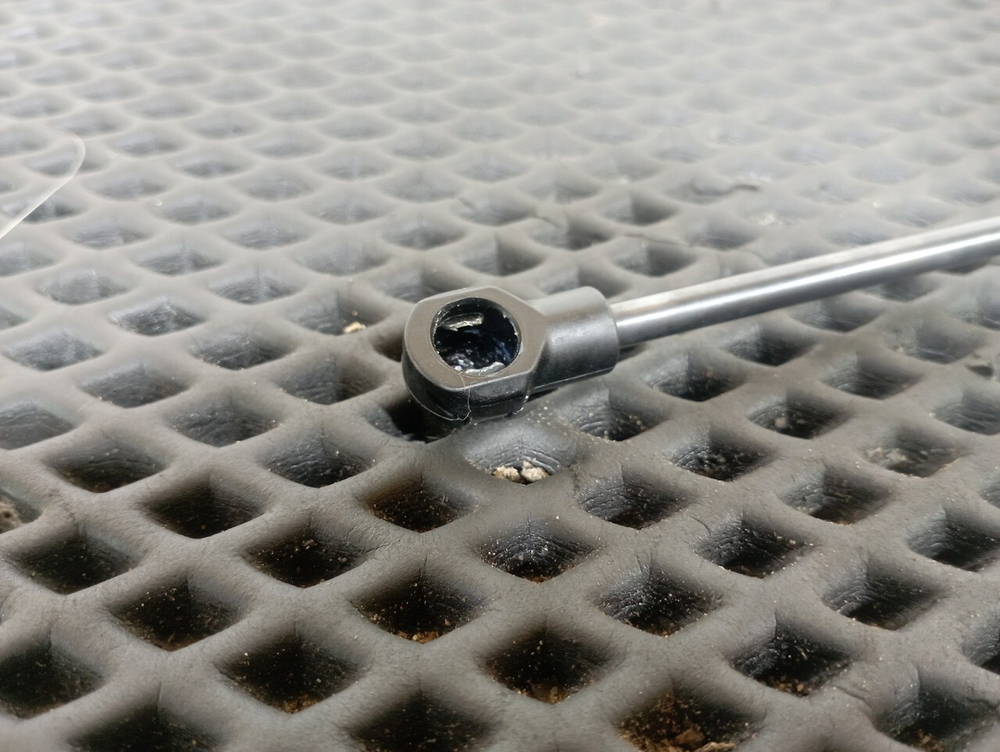 Амортизатор инструментального ящика 2023г.