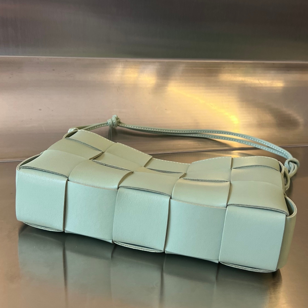 Bottega Veneta Cassette Pouch On Strap 22 cm