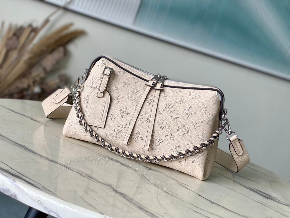 Louis Vuitton Hand It All PM