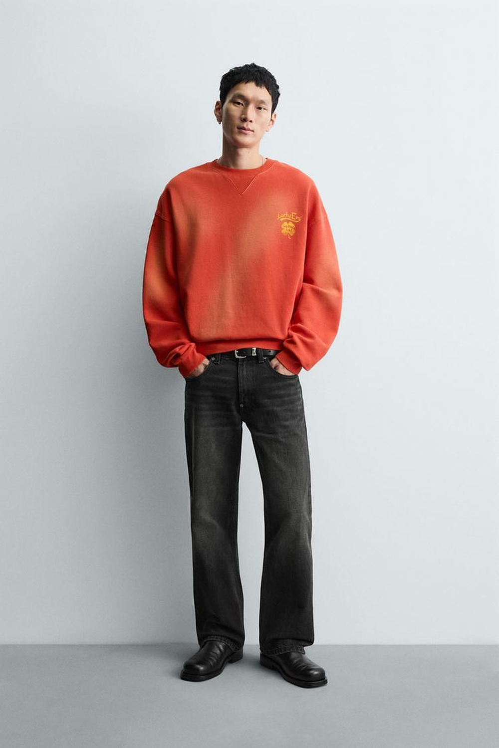 ZARA ТОЛСТОВКА С ПРИНТОМ-СПРЕЕМ И НАДПИСЯМИ, КРАСНЫЙ